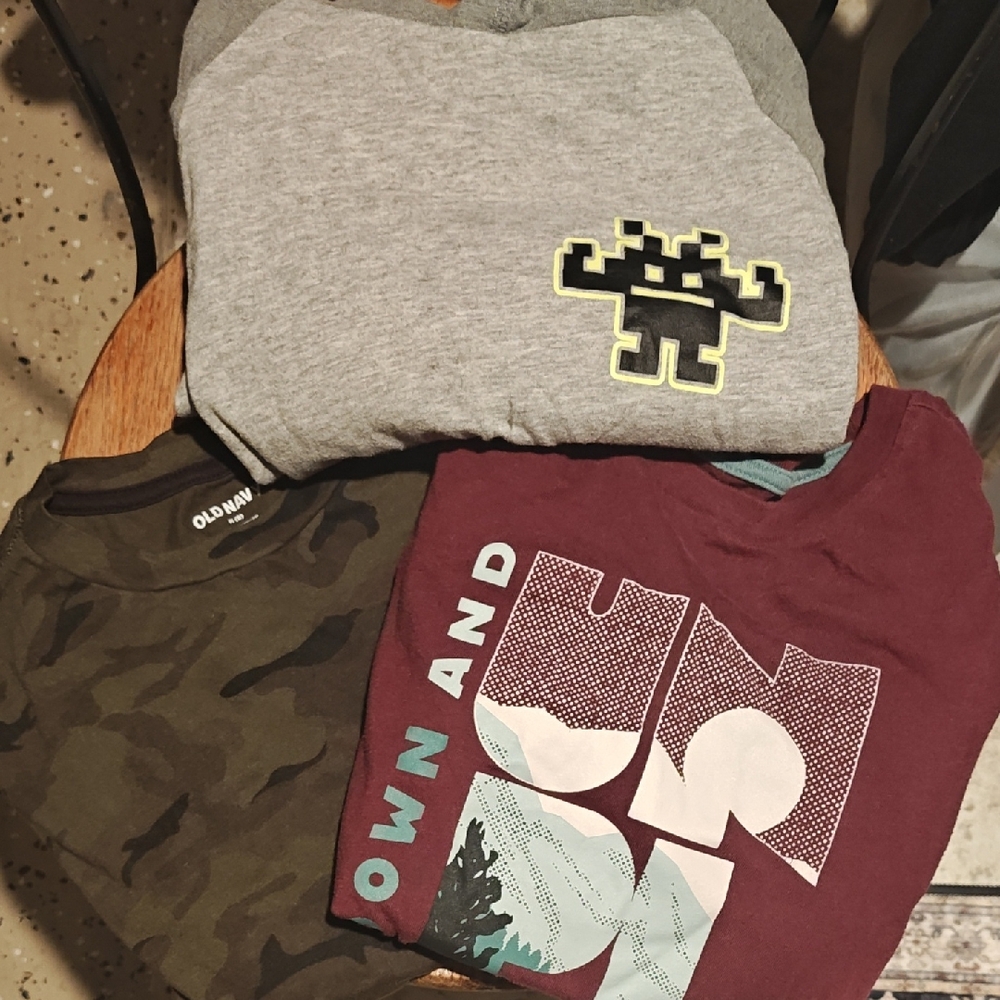 Old Navy Boys' Graphic Tee Trio - Gray, Olive Camo & Maroon